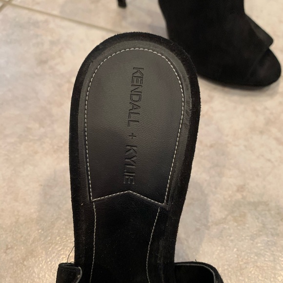 COPY - Kendall + Kylie Black Slip On Heel - Picture 4 of 4